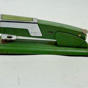 Vintage Green Arrow 210 Steel Desktop Stapler